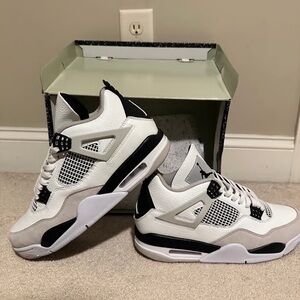 Air Jordan 4 Retro 'Military Black